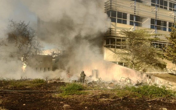 Sin lesionados, incendio en el interior del Campus de la UADY