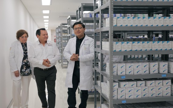 Gobernador supervisa farmacia del Hospital O'Horán