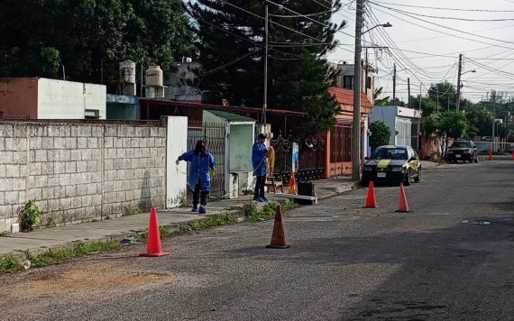 Atacan a hombre con un machete