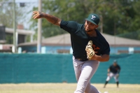 Nuevo abridor melenudo luce en la frontera