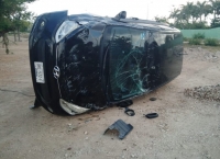 Choca y vuelca a unos metros del perif&eacute;rico de M&eacute;rida