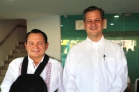 Reaparece&nbsp;en p&uacute;blico D&iacute;az Mena tras accidente en Tizim&iacute;n