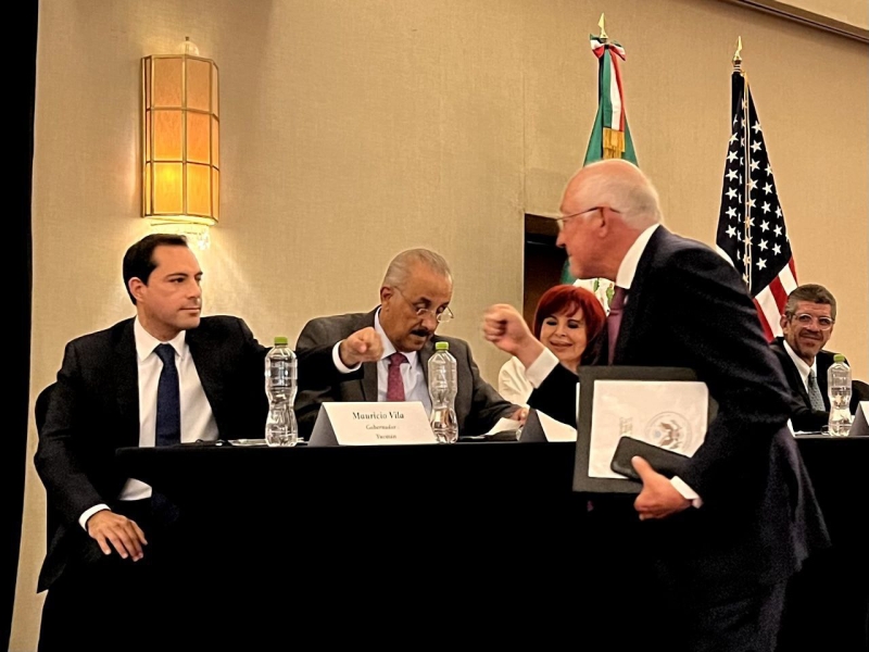 Vila acude a reunión de gobernadores de estados del Sureste