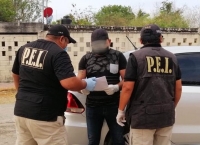 Detienen a presunto ladr&oacute;n de despensas en Um&aacute;n