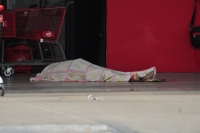 Muere a las puertas de un supermercado; suman 4 en la v&iacute;a p&uacute;blica en la presente semana