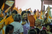 Vida G&oacute;mez realiza gira proselitista en Baca