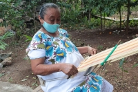 Artesanas de Hocab&aacute; mantienen viva la t&eacute;cnica del telar de cintura
