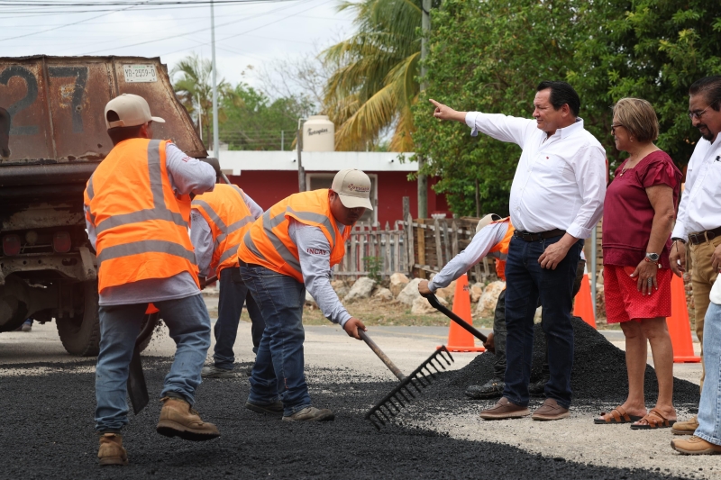 Gobierno estatal realiza repavimentación en el Sur de Mérida