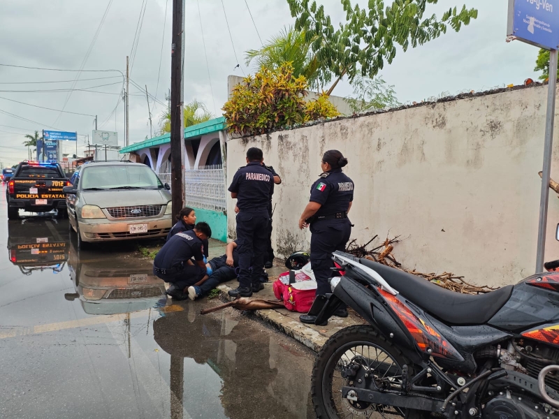Motociclista derrapa en Circuito Colonias
