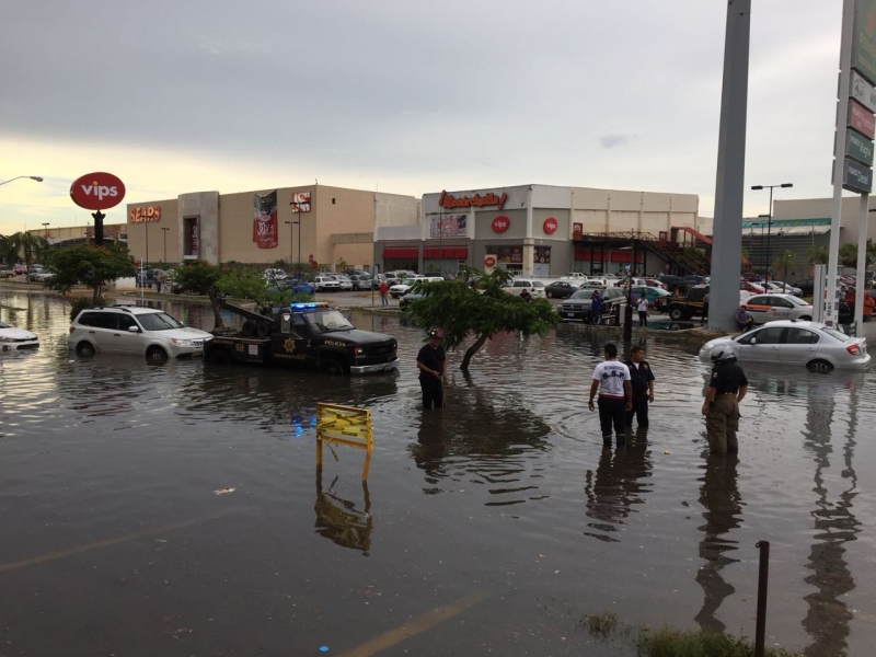 Fuerte lluvia deja inundaciones y fallas en la energía eléctrica