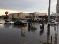 Fuerte lluvia deja inundaciones y fallas en la energía eléctrica