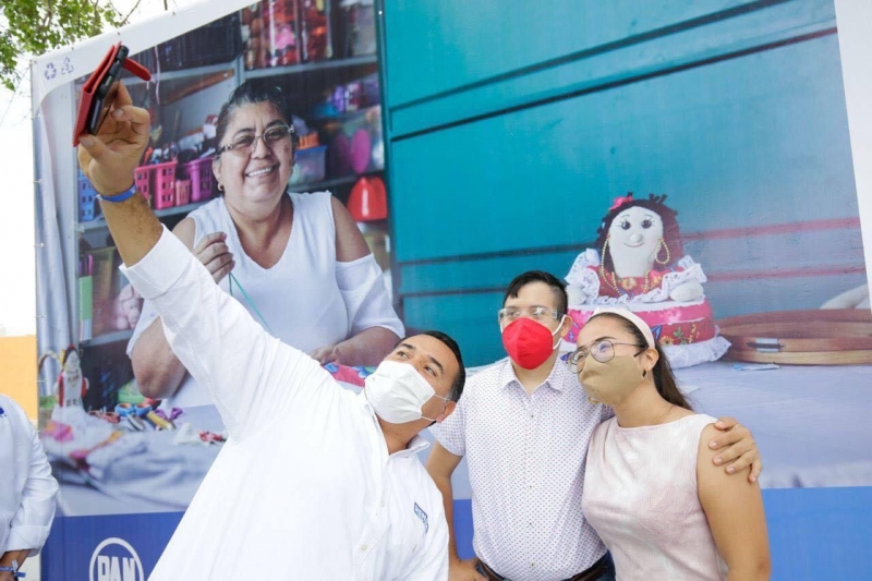 Presenta Renán Barrera "Centros Mérida Aprende"