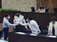 In&eacute;dita comparecencia de funcionarios en el Pleno del Congreso del Estado