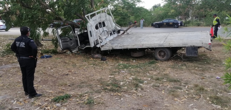 Siniestro vial deja dos lesionados en periférico de Mérida