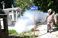 Refuerzan fumigaci&oacute;n en panteones