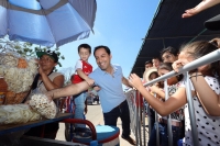 &ldquo;&iexcl;T&iacute;rame unos chicharrones, gober!&rdquo;