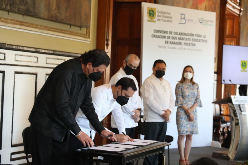 Vila firma convenio para ampliar oferta educativa en la entidad