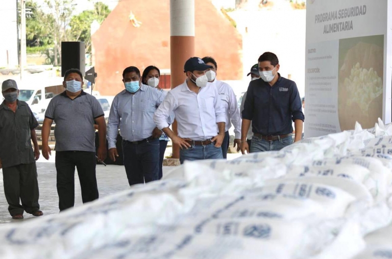 Habitantes de Tekax reciben apoyos del Gobierno del Estado