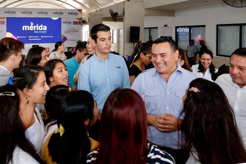Fortalece Renán Barrera apoyo a estudiantes meridanos