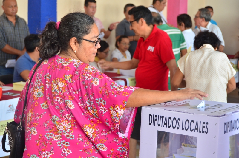 Elección priísta con "terrible" desorganización, acusa senador