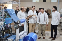 Inaugura "Huacho" planta manufacturera de insumos m&eacute;dicos