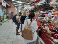 Insisten locatarios del Mercado Lucas de G&aacute;lvez reapertura de&nbsp;accesos&nbsp;