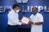 Entregan reconocimiento a empleado por 41 a&ntilde;os en Servilimpia