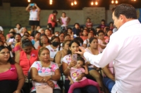 "Huacho" se re&uacute;ne con mujeres del Sur de M&eacute;rida