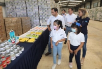 Realiza Vila el banderazo de salida de m&aacute;s de 267 mil paquetes &uacute;tiles