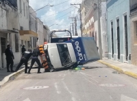 Siniestro vial en el centro de M&eacute;rida deja da&ntilde;os materiales