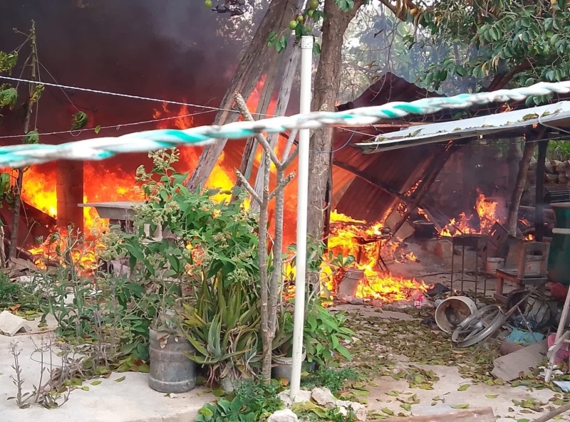 Arde predio en Umán