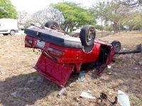 Joven mujer sufre volcadura en el Perif&eacute;rico M&eacute;rida