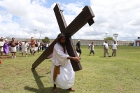 Escenifican viacrucis tras las rejas