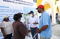 Vila Dosal encabeza entrega de apoyos a pescadores ribere&ntilde;os