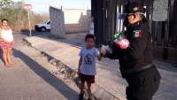 Policias festejan a ni&ntilde;os en su d&iacute;a