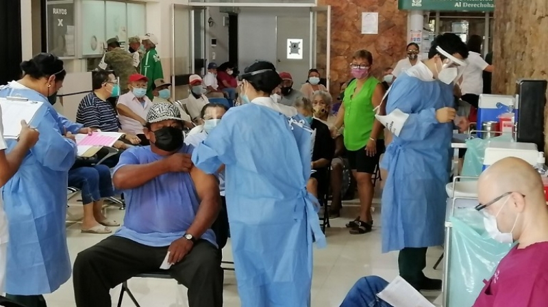 Adultos mayores de Umán completan dosis de vacuna contra Covid-19