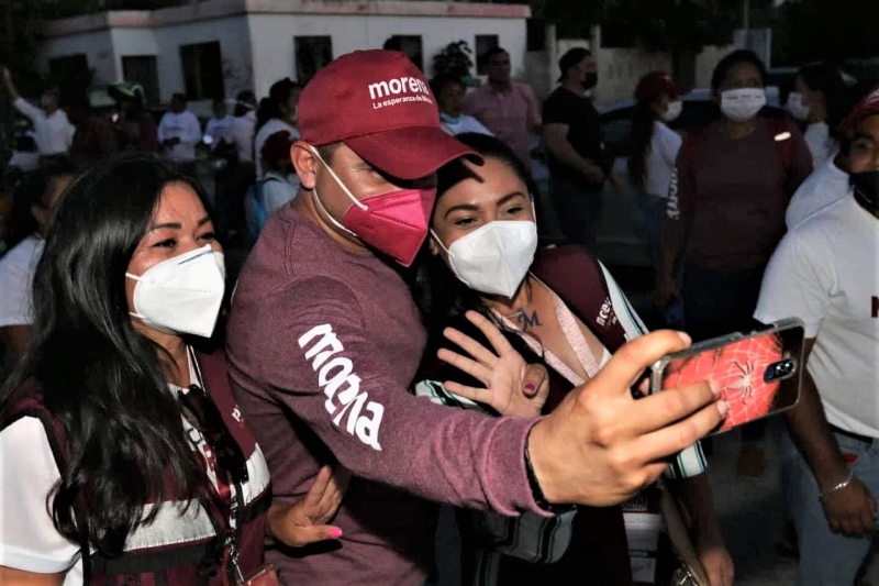 Carlos Moreno ofrece internet gratuito en parques de Kanasín