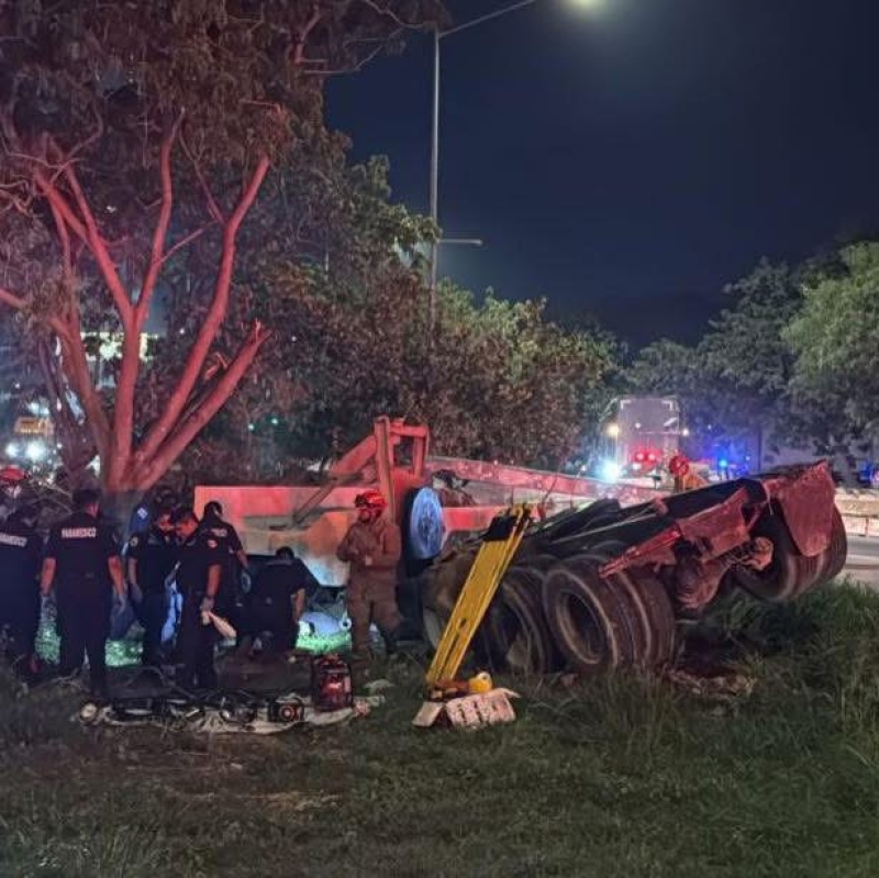 Choque en el Periférico deja un lesionado grave