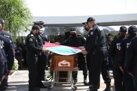 Con honores despiden a polic&iacute;a asesinado