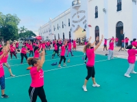 Realizan activaci&oacute;n f&iacute;sica por la lucha contra el c&aacute;ncer de mama
