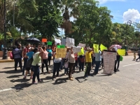 Maestros exhiben promesas sin cumplir de V&iacute;ctor Caballero