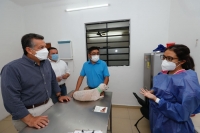 Alejandro Ruz visita M&oacute;dulo Veterinario para Perros y Gatos