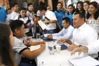 Complace a j&oacute;venes cercan&iacute;a de alcalde en Mi&eacute;rcoles Ciudadano