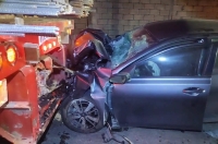 Choca su autom&oacute;vil contra remolque de tr&aacute;iler&nbsp;