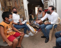 Entrega Vila apoyos a familiares de pacientes del Hospital O' Hor&aacute;n