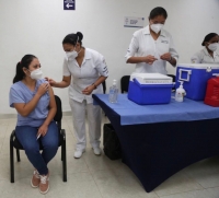Trabajadores de la salud recibir&aacute;n del 10 al 13 de enero la tercera dosis