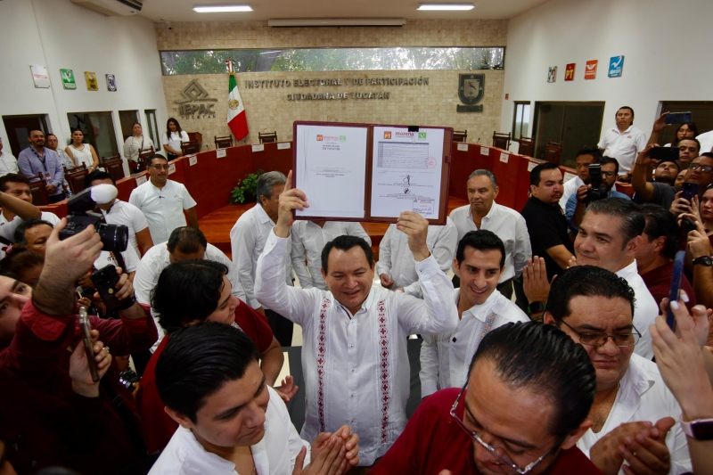 "Huacho" registra su candidatura al Gobierno del Estado ante el Iepac