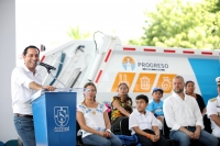 Entrega Vila equipo y veh&iacute;culos en la costa yucateca