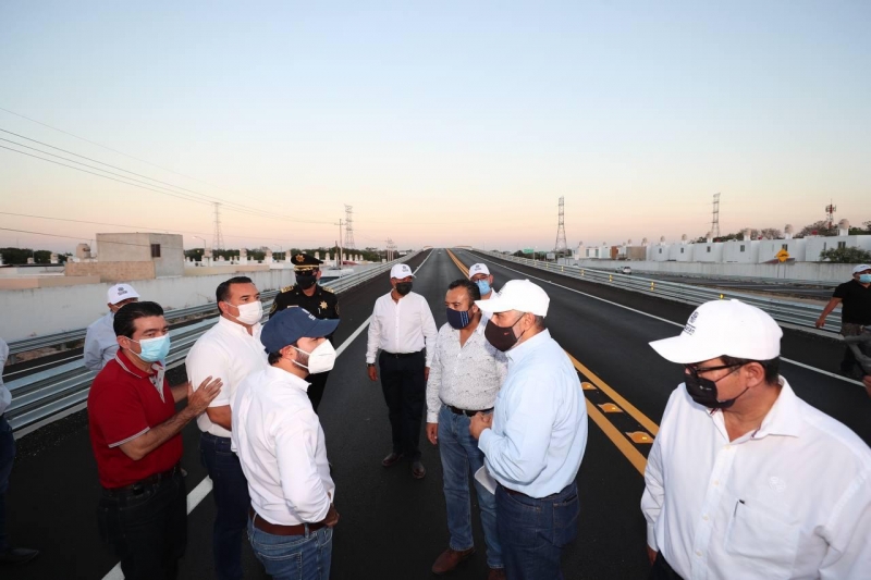 Vila y Renán entregan paso vehicular en Ciudad Caucel