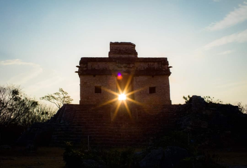 Dios K'íin llega puntual a su cita